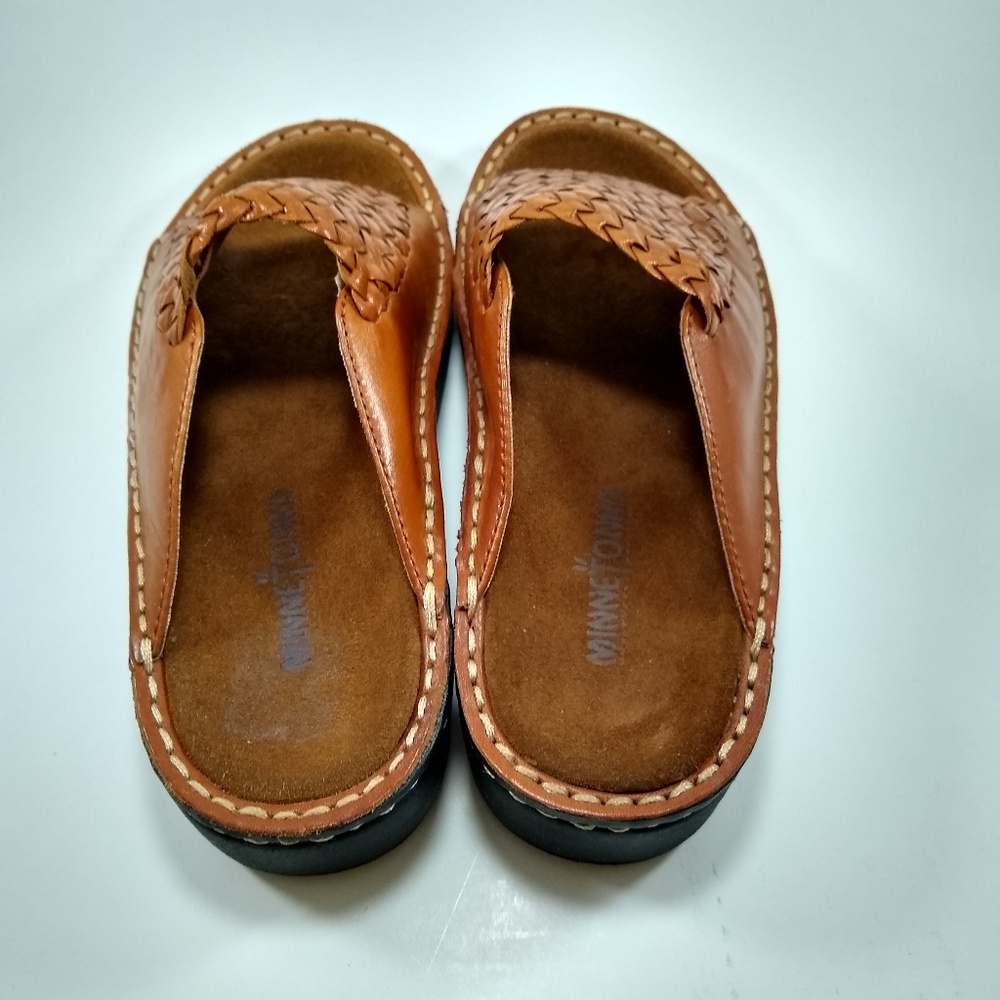 Minnetonka 7 Tan Brown Woven Leather Slide Sandal - Picture 4 of 8